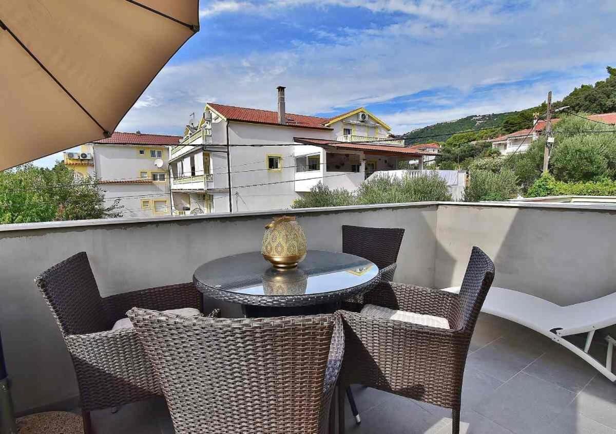 Apartments Ruzica Banjol Exteriör bild